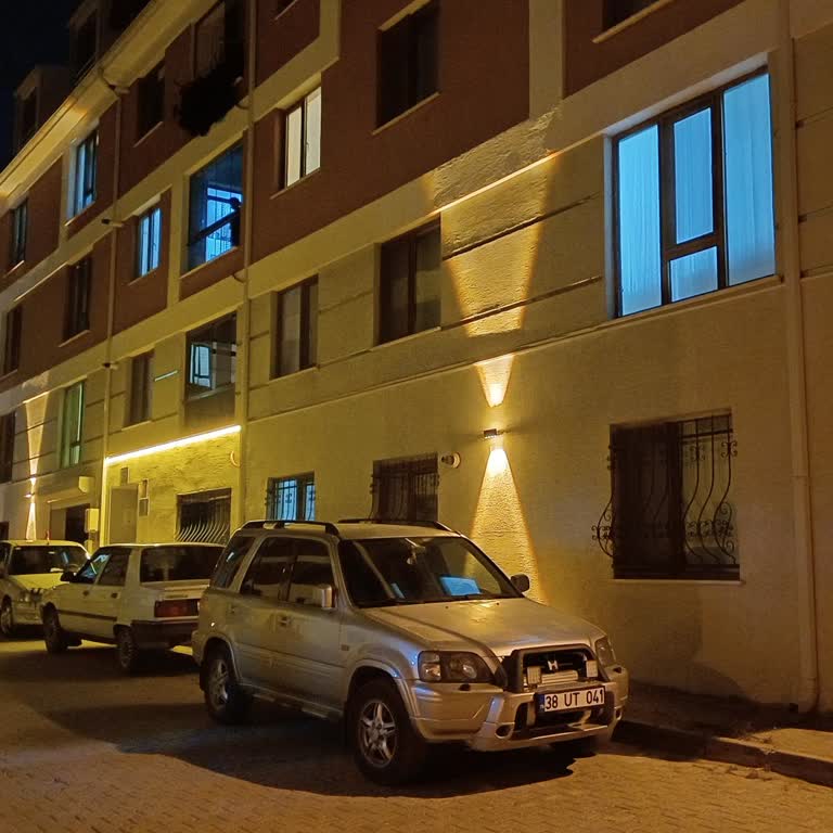 Eskişehir'de Elektrik Direkleri Sorunu: Kenar Mahalleler Unutuluyor