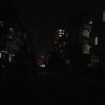 Sokak Lambalarının İki Haftadır Yanmadığı Mahallede Güvenlik Endişesi