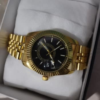 Received Poor-Quality Watch Instead of Rolex, Requesting Refund