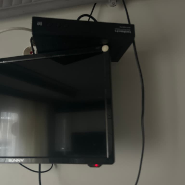 Elektrik Kesintisi Yüzünden Yanan Dekoder Ve Zarar Gören Eşyalar