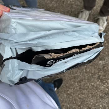 Sigara İzmaritiyle Gelen Hediye Ayakkabı Kabusu