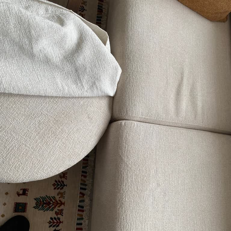 Mağaza Sahibi Müşteriye Bağırdı Ve Üstüne Yürüdü