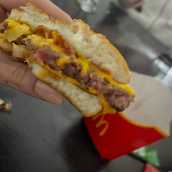 McDonald's Siparişimde Çiğ Et Ve Eksik Sos Şoku