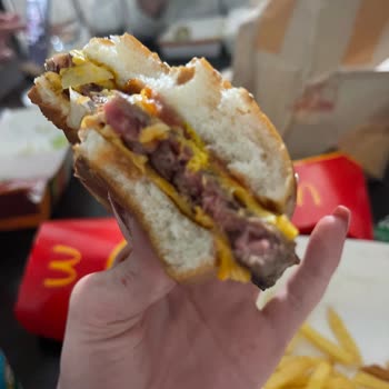McDonald's Siparişimde Çiğ Et Ve Eksik Sos Şoku