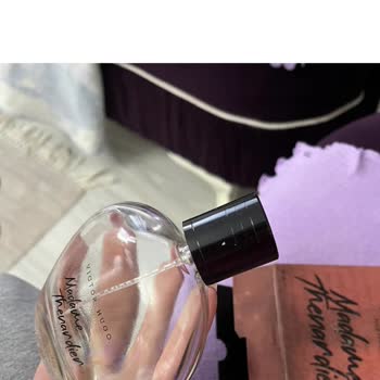 Kırık Parfüm Ve İlgisiz Müşteri Hizmetleri