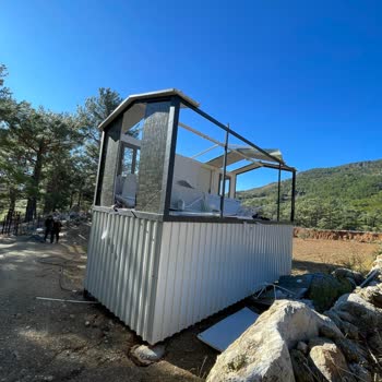 Topaktaşlar Konteyner İlk Rüzgarda Dağıldı!