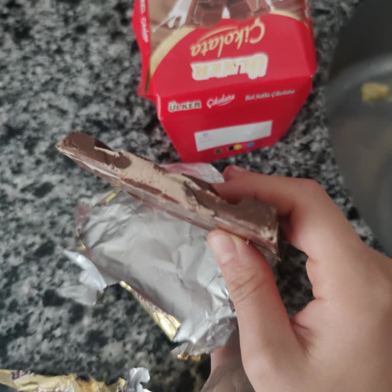 Ülker Sütlü Kare Çikolatanın Bozulması Ve Tatlı Yapımındaki Sorun