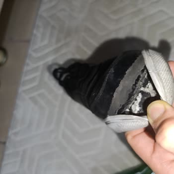 Deichmann Garanti Onaylanmayan Yeni Victory Ayakkabıların Hızla Yırtılması