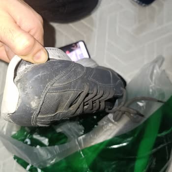 Deichmann Garanti Onaylanmayan Yeni Victory Ayakkabıların Hızla Yırtılması