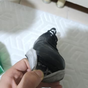 Deichmann Garanti Onaylanmayan Yeni Victory Ayakkabıların Hızla Yırtılması