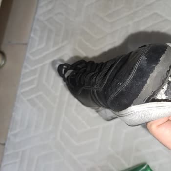 Deichmann Garanti Onaylanmayan Yeni Victory Ayakkabıların Hızla Yırtılması