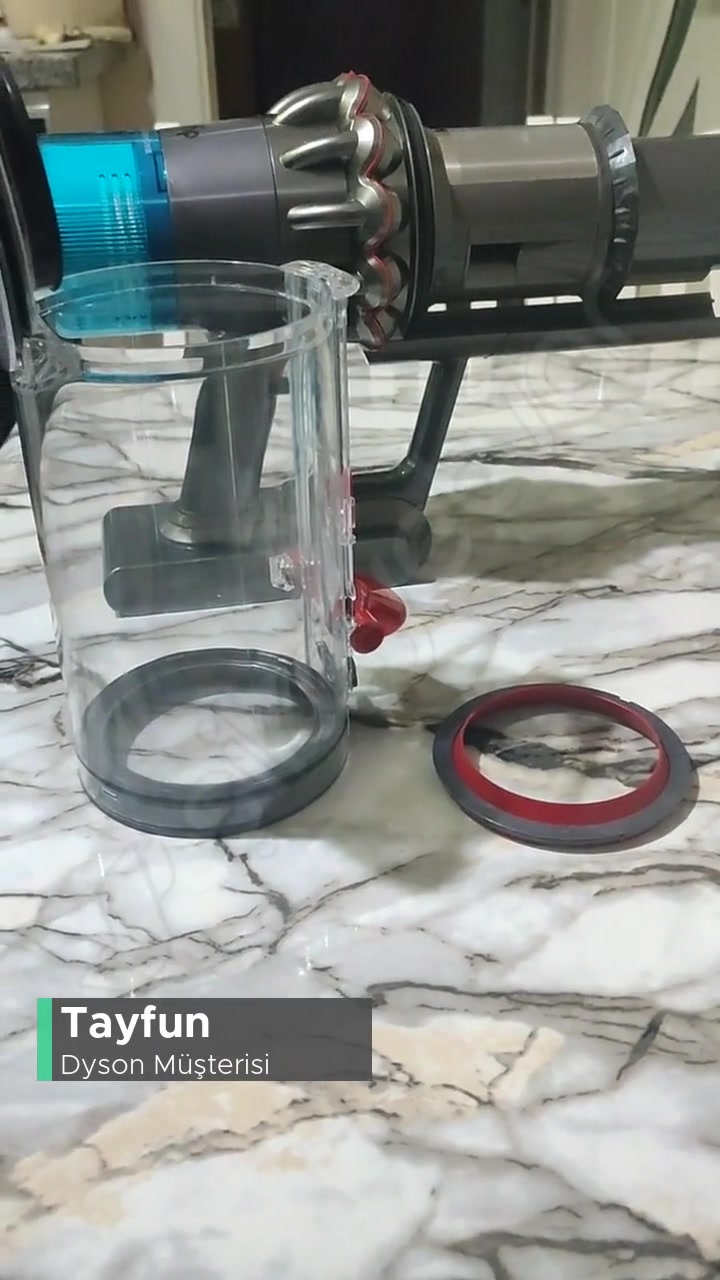 Dyson Dikey Süpürge Toz Haznesi Lastiği! videonun kapak resmi