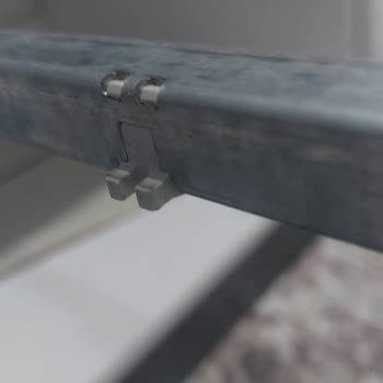 Rayların Plastik Tırnakları Nerede?