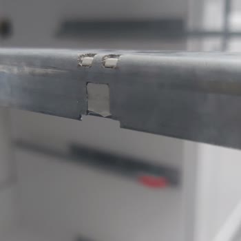 Rayların Plastik Tırnakları Nerede?