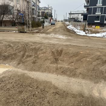 Taşpınar Mahallesi Yollarında Araçlar Tehlikede!