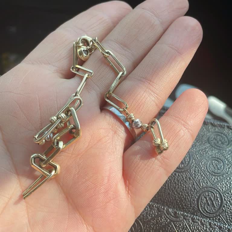 Sürekli Kırılan Bileklik Ve Yetersiz Müşteri Hizmeti