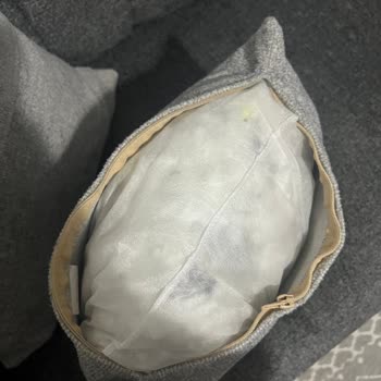 Hasarlı Mobilyalar Ve Yavaş Onarım Süreci