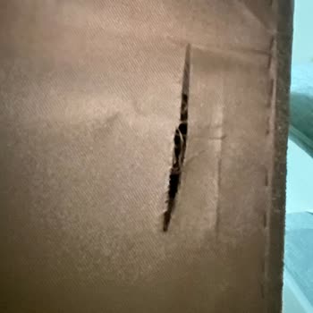 Hasarlı Mobilyalar Ve Yavaş Onarım Süreci