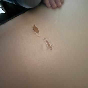 Hasarlı Mobilyalar Ve Yavaş Onarım Süreci