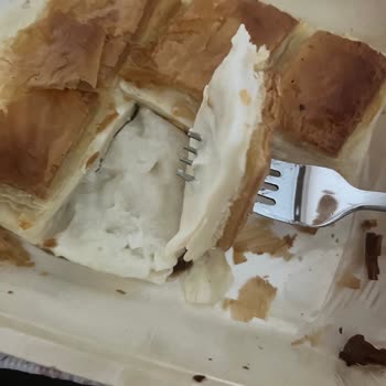 Aldığım Börekte Peynir Yok