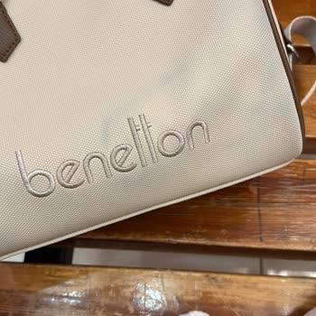 Моя сумка Benetton оставляет пятна на одежде