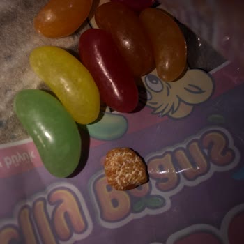 Нашла камень в жевательных конфетах Haribo