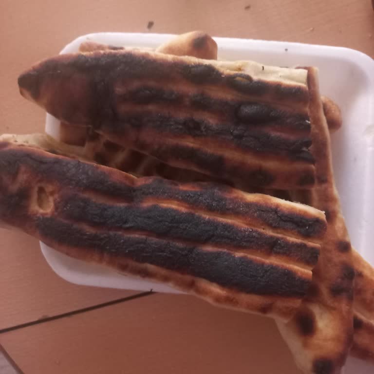 Sarıyer Börekçisi Karatay Yemeğim Yanık Yenmeyecek Kadar Kötü