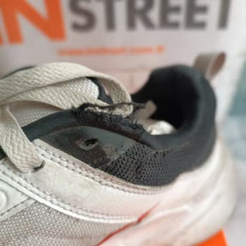 Nike Ayakkabıda Erken Açılma Sorunu