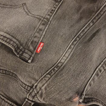 Levi's джинсы порвались после минимального использования