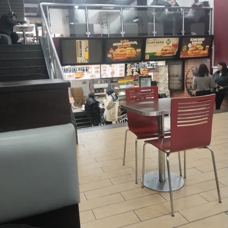Restoranda Rahatsız Edici Çalışan Davranışları