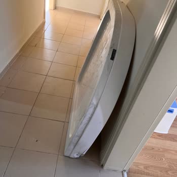 Bauhaus Duschkabine beschädigt und Ersatzteil seit Wochen nicht geliefert