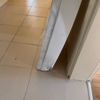 Bauhaus Duschkabine beschädigt und Ersatzteil seit Wochen nicht geliefert