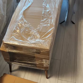 Kurulmuş Mobilya Ve İlgisiz Müşteri Hizmetleri