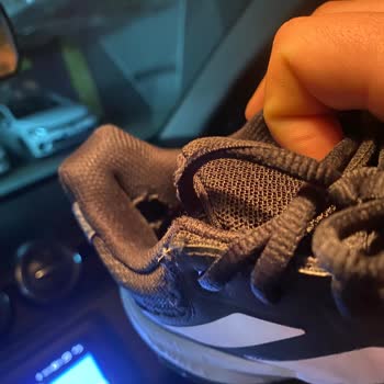 Adidas Ayakkabıda 20 Gün İçinde Yırtılma Sorunu