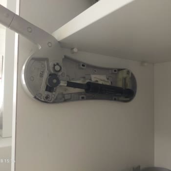 Mutfak Dolap Kapaklarındaki Piston Sorunu