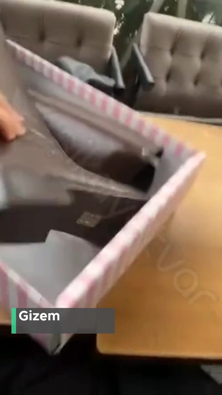 Pelin'in Ayakkabıları Bir Numara Büyüğü İle Değişim Olmadı! videonun kapak resmi