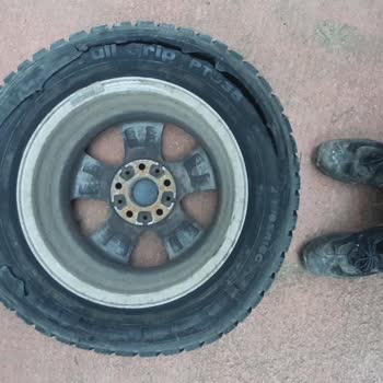 Petlas Lastik Güvenilirliği Sorgulanıyor