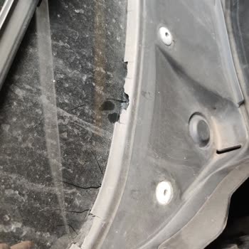 BMW F30 Araçta Beklenmedik Malzeme Sorunları