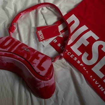 Diesel Çanta Kutusuz Ve Tozluk Olmadan Gönderildi