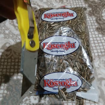 Kuruyemiş Kutusundan Çıkan Şaşırtıcı Sürpriz: Bıçak!