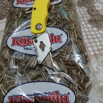 Kuruyemiş Kutusundan Çıkan Şaşırtıcı Sürpriz: Bıçak!