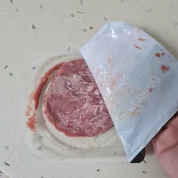 Bozuk Dana Jambon Ve İlgisiz Müşteri Hizmetleri