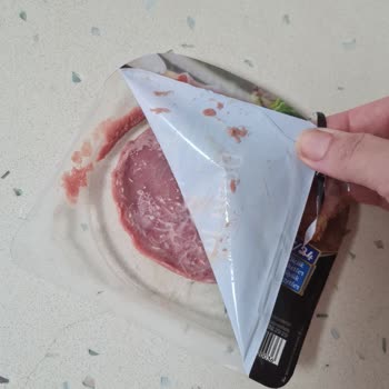 Bozuk Dana Jambon Ve İlgisiz Müşteri Hizmetleri