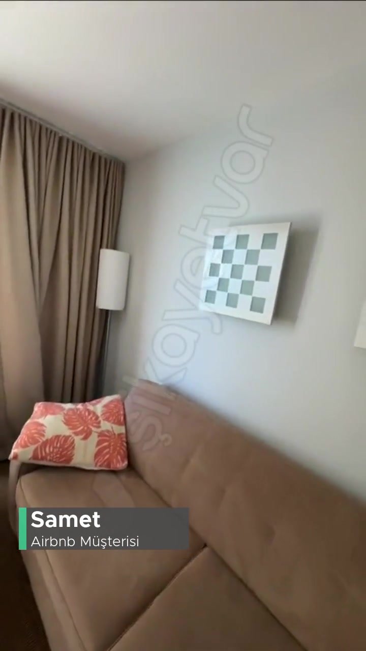 Airbnb 3 Dakikada Bir Yukarı Aşağı İnen Asansörden Uyuyamıyoruz! videonun kapak resmi