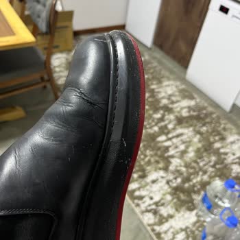 Büyük Marka Ama Dayanıksız Ayakkabı Sorunu