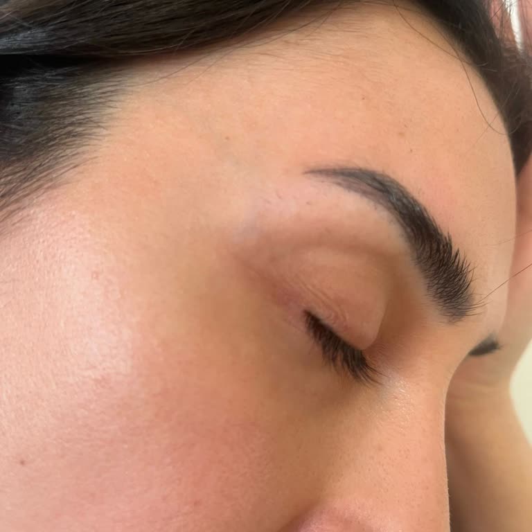 Instagram Aldatmacası: Kaş Tasarımında Büyük Hayal Kırıklığı