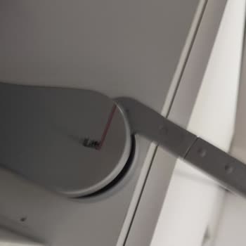 Mutfak Dolaplarındaki Piston Ve Menteşe Sorunu