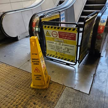 İTÜ Ayazağa'da Sürekli Arızalı Yürüyen Merdivenler