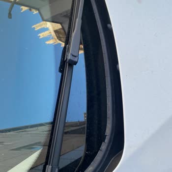 BMW F30 Ön Cam Fitili Sorunu Ve Ücretsiz Değişim Talebi