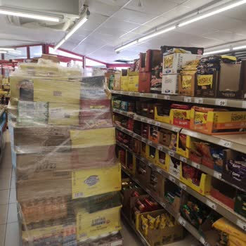 Konyaaltı Şok Market: Dağınık Reyonlar Ve Çürük Ürünler